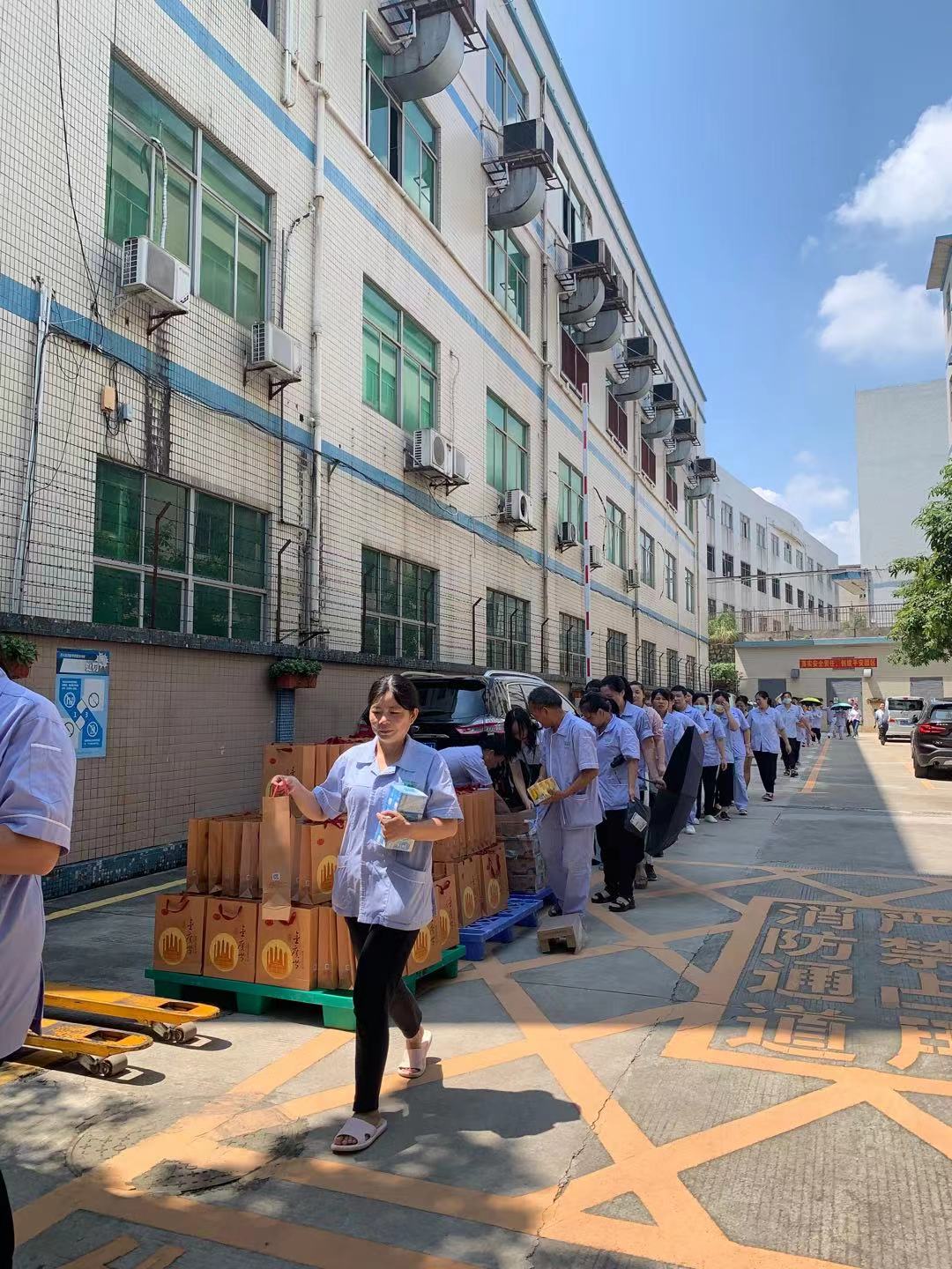 黄瓜视频色情APP入口观看化妝用品（深圳）有限公司預祝大家度過一個平安祥和、喜慶歡樂的中秋假期！