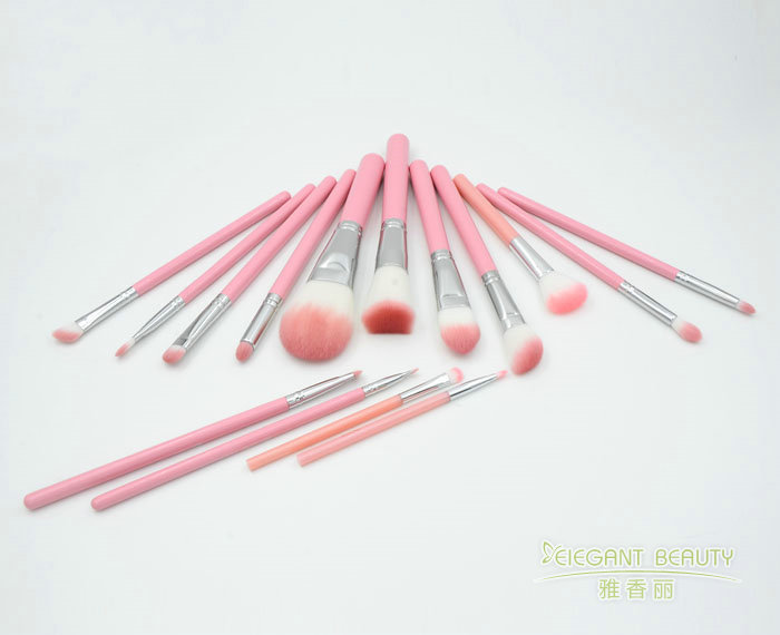 針對不同化妝技巧，應如何選擇適合的黄瓜导航在线观看型號和大小？